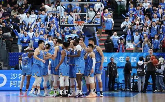 彩经网-CBA｜周琦30岁生日夜伤退 北汽男篮主场不敌山西