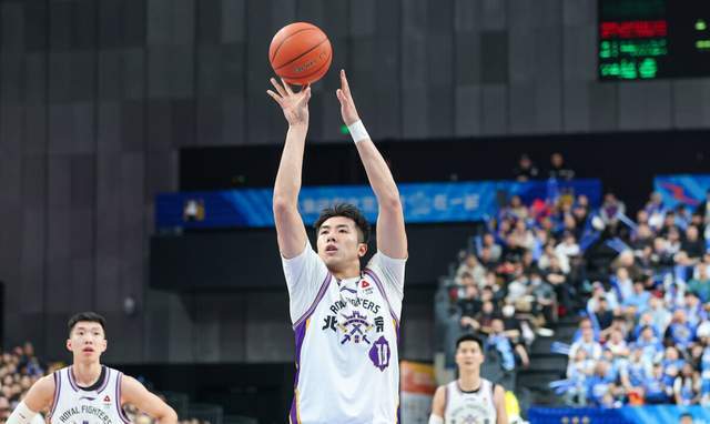 彩经网官网-轰21+15又砍27+11！争议内线打成北控第一核心，闵鹿蕾没看错人